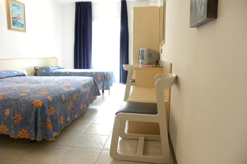 Hotel Santa Cruz لينانو سابيادورو الغرفة الصورة